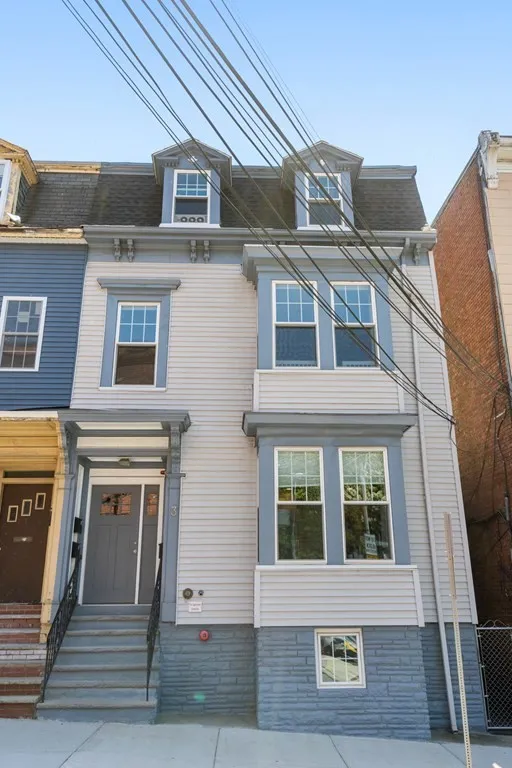 3 Monmouth St, East Boston