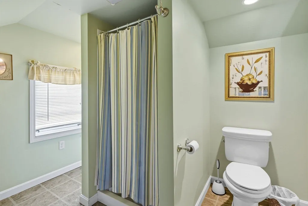 40 Cottage Park Rd, Winthrop