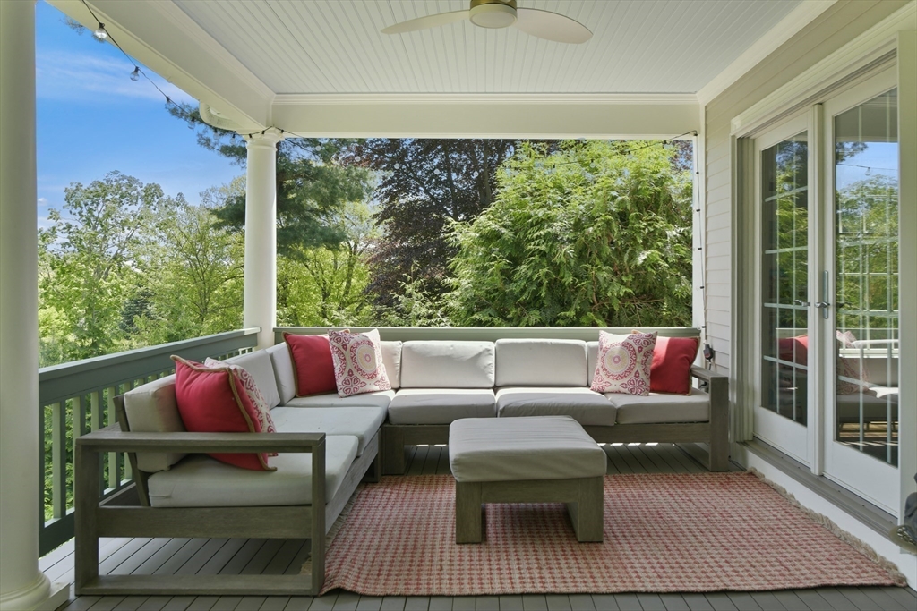 3 Wood Ln, Winchester