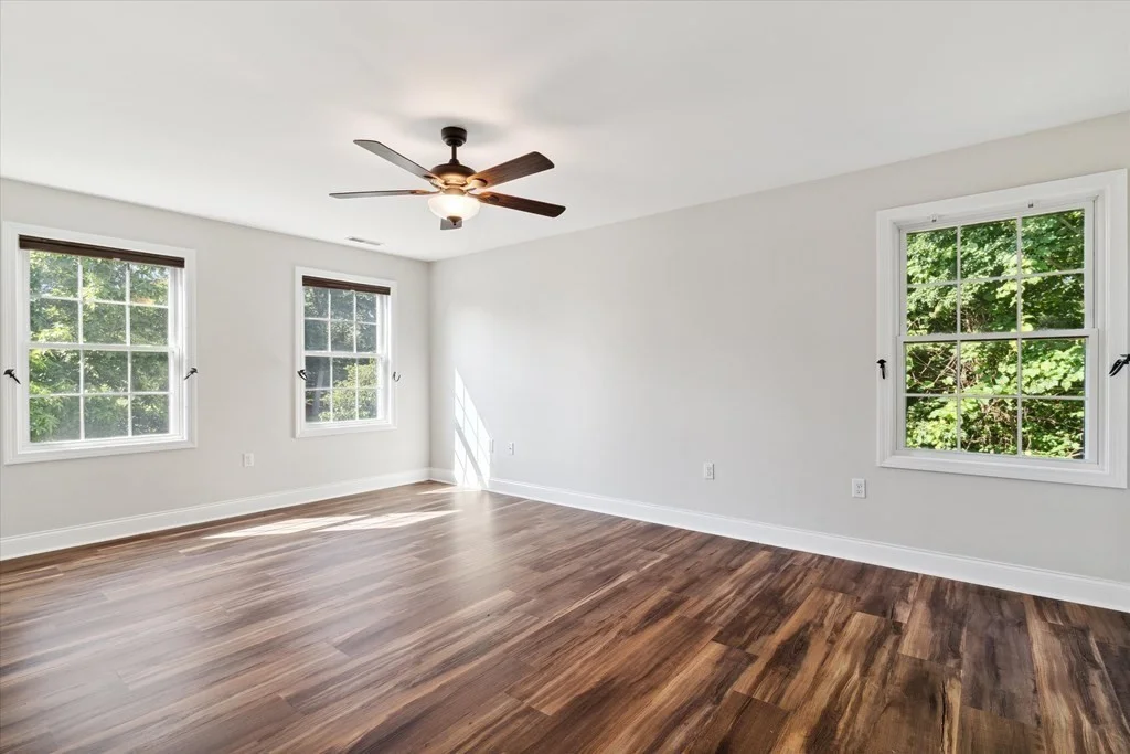 19 Benjamin Ln, Reading