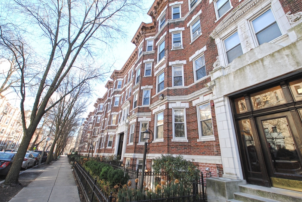 32 Queensberry St, Boston