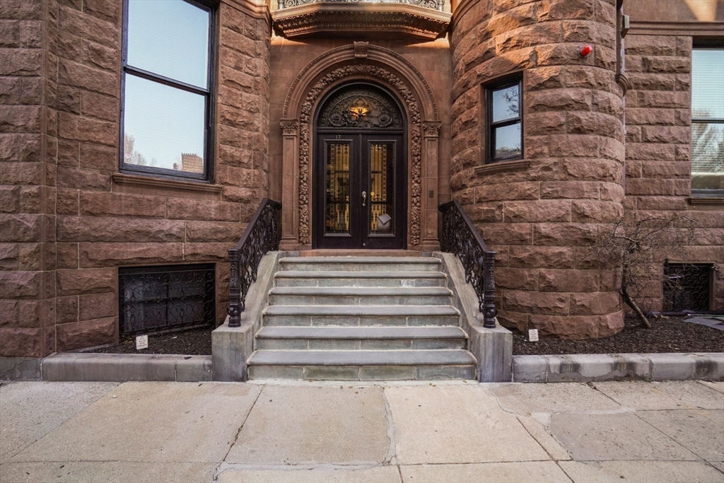 17 Gloucester St, Back Bay