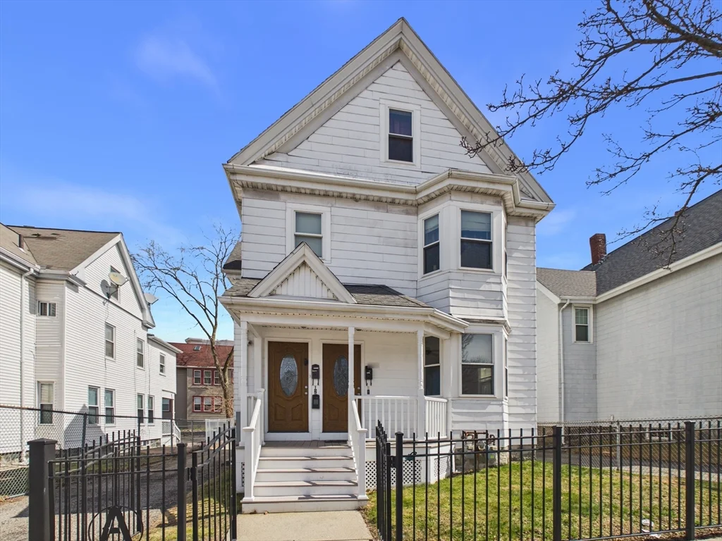 1040 Hyde Park Ave, Hyde Park