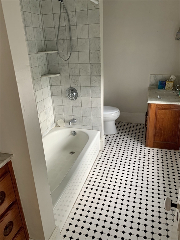 984 Chestnut St, Newton Upper Falls