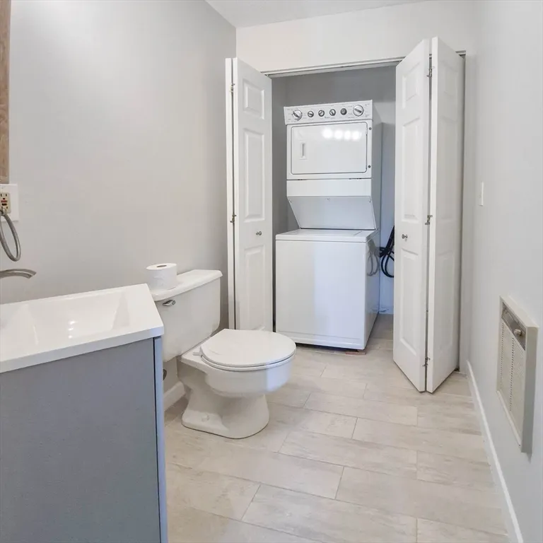 65 Bayberry Ln, Dartmouth