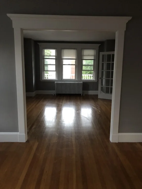 403-405 W Clinton St, West