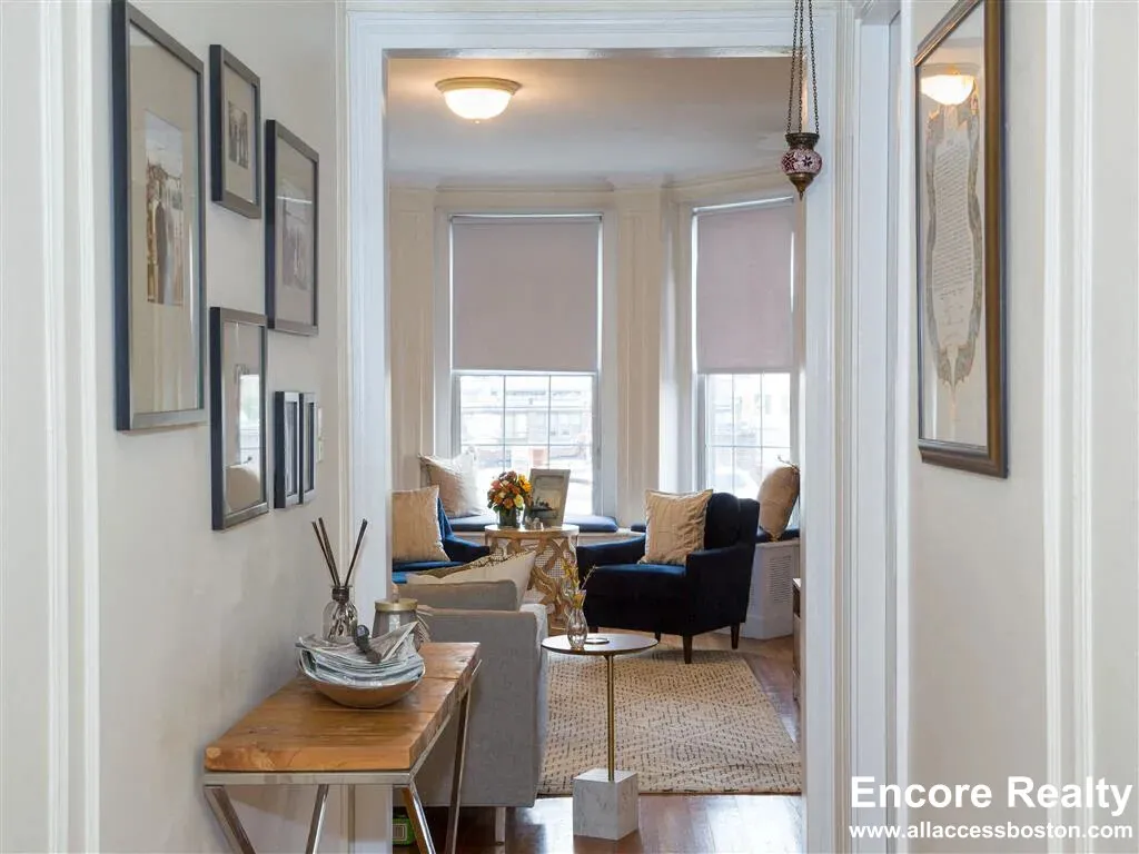 1264 Beacon St, North Brookline