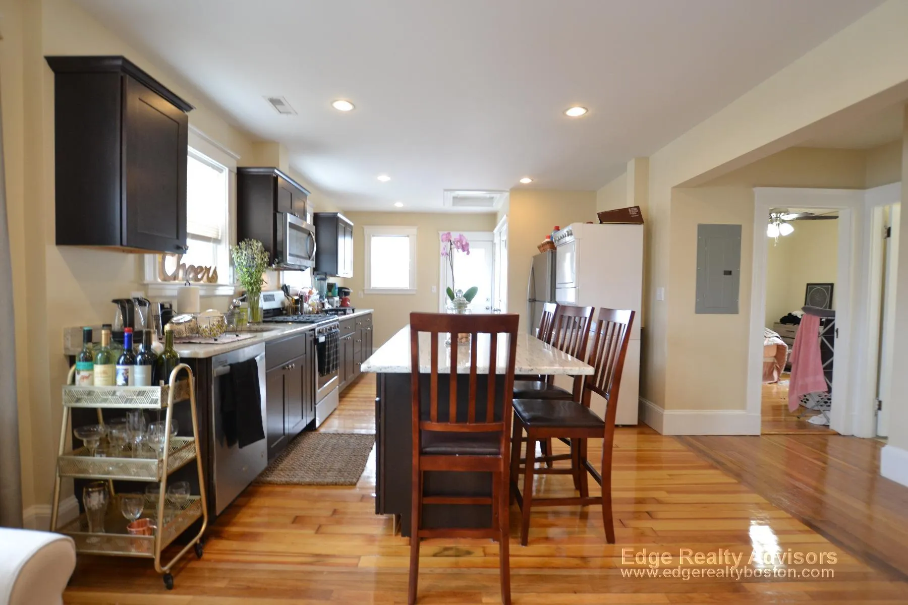 40 Glencoe St, Oak Square