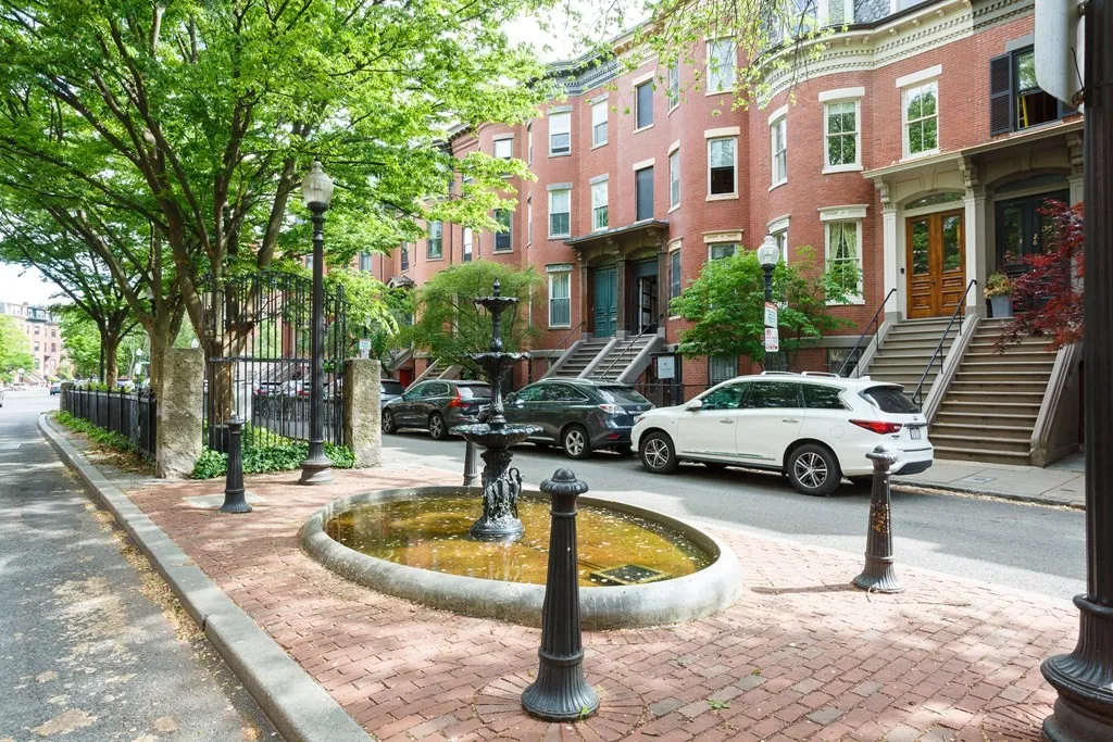 20 Braddock Park, South End