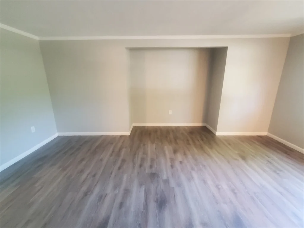 55 David Ter, Norwood