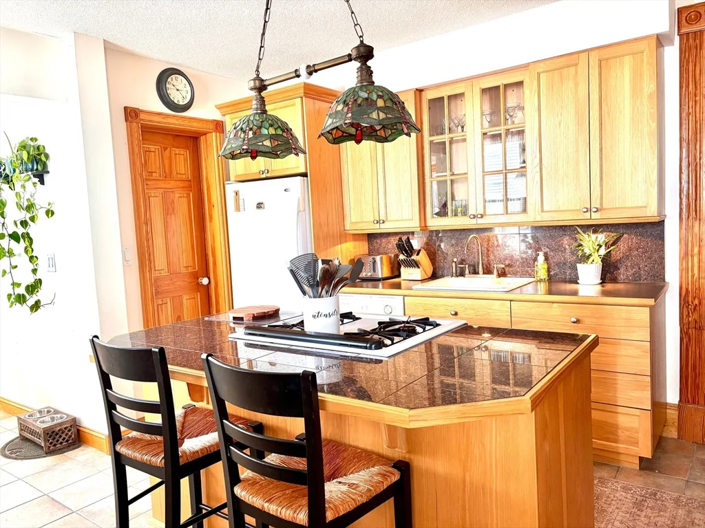 104 Saint James Ave, Holyoke