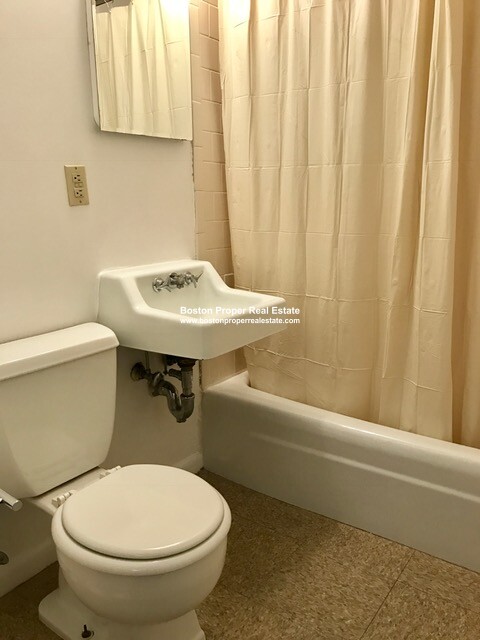 1077 Beacon St, Longwood