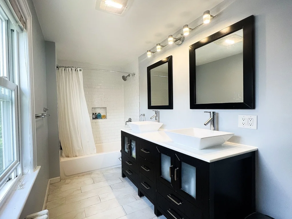 31 Grassmere Rd, Chestnut Hill
