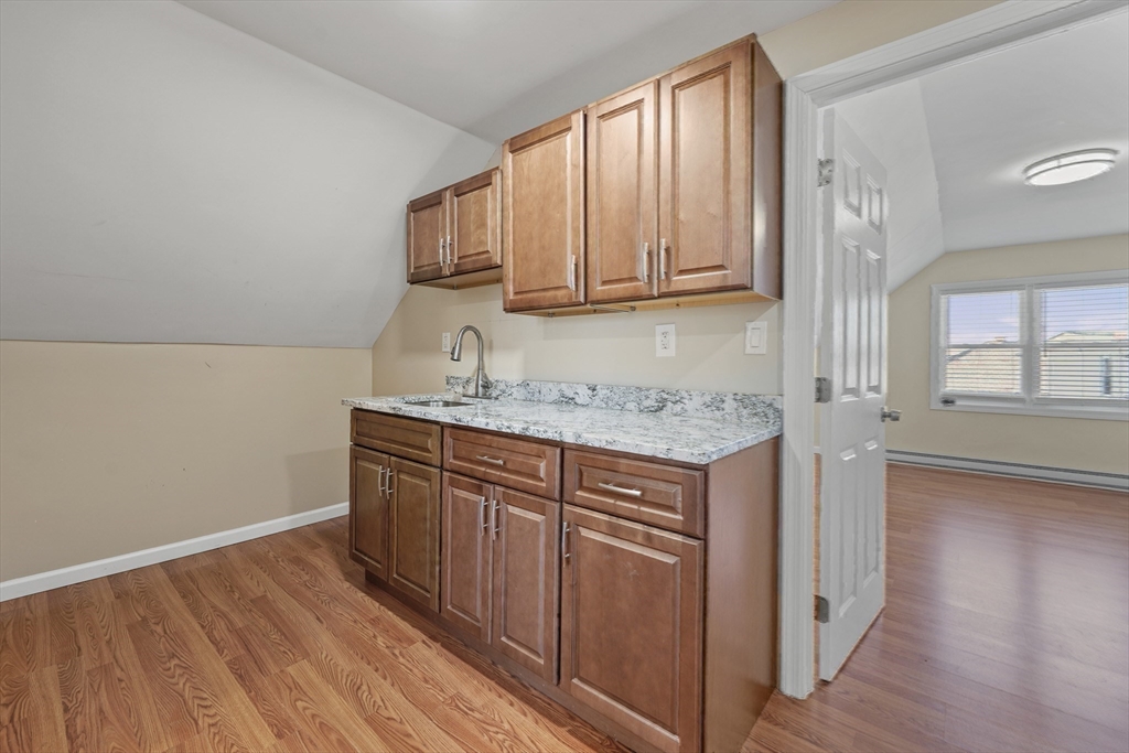 4 Champlain Rd, Salem
