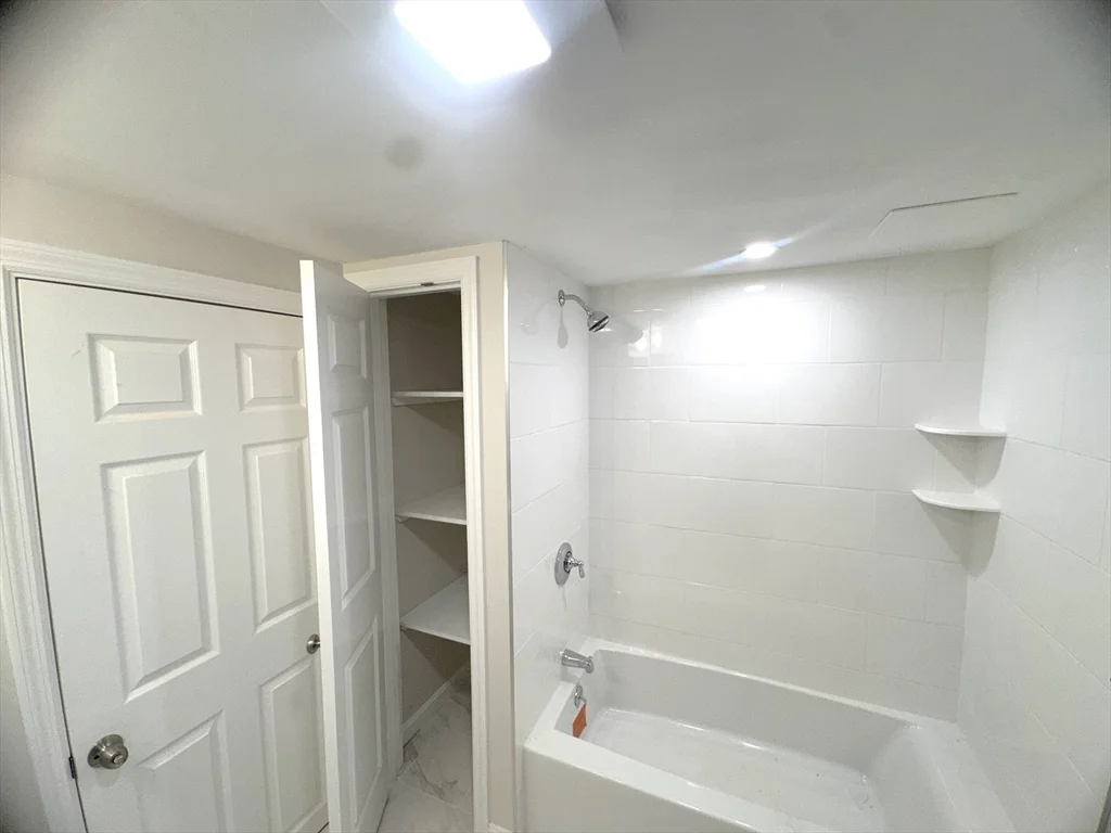 39 Cottage St, Stoneham