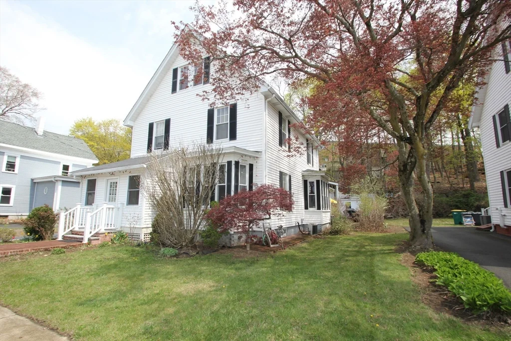 24 Arlington Rd, Woburn