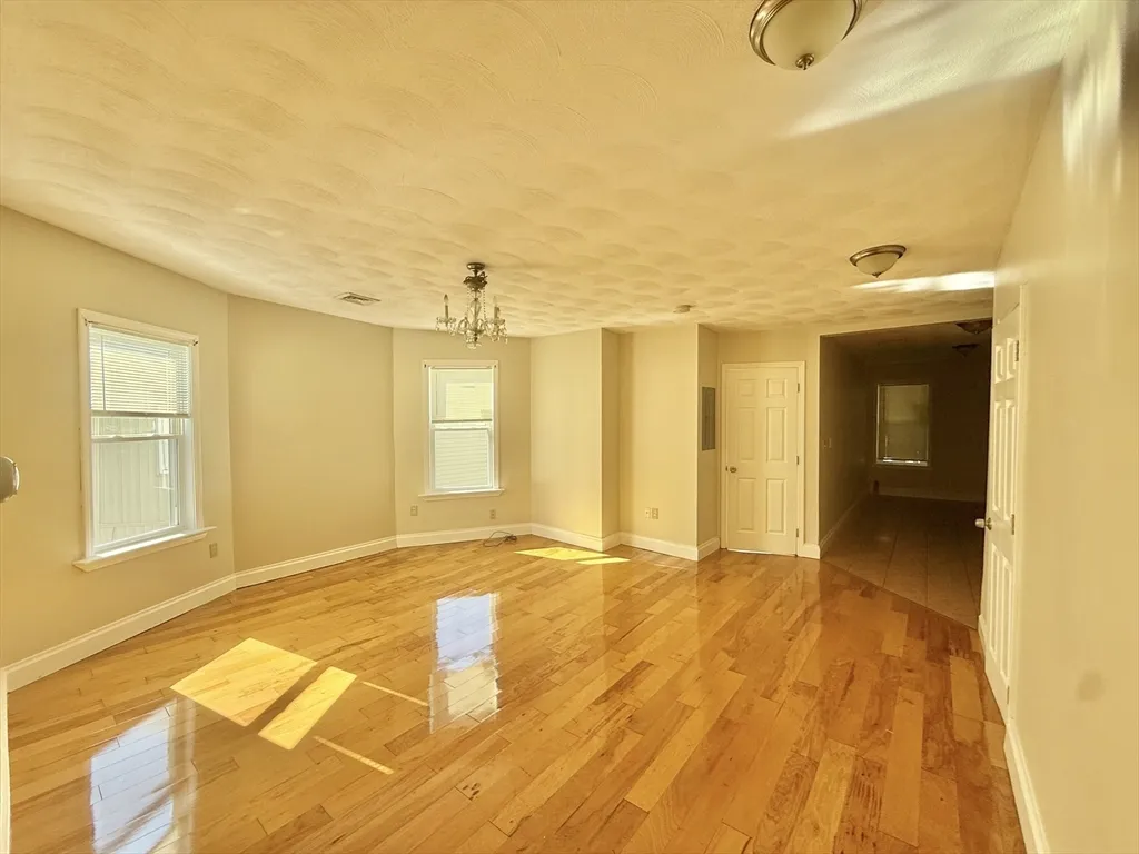 34 School St, Everett