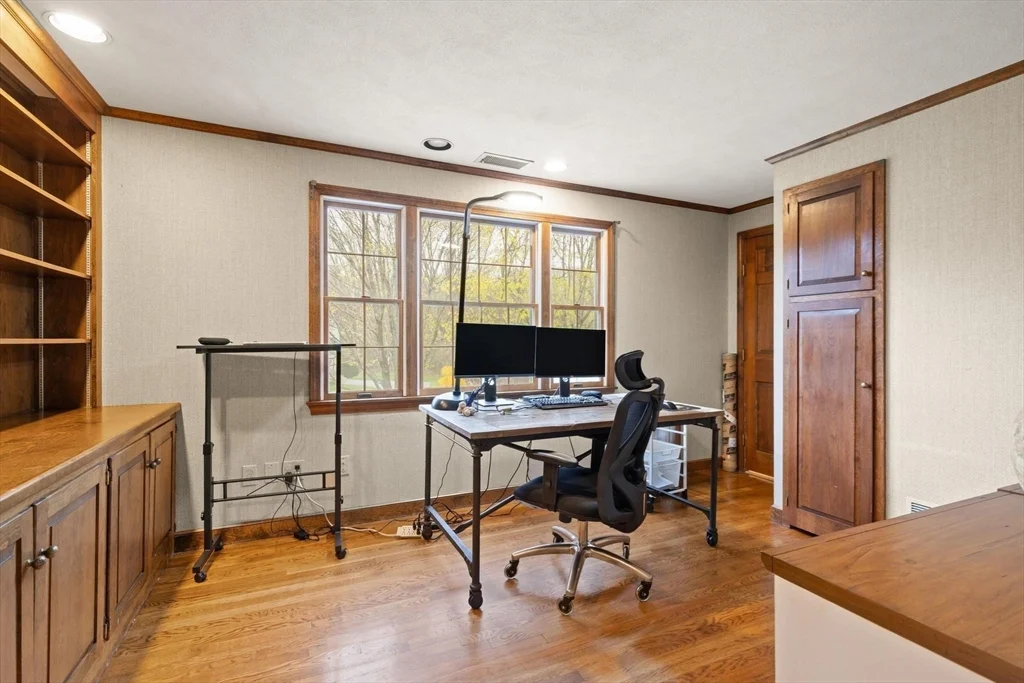 25 Saddle Club Rd, Lexington