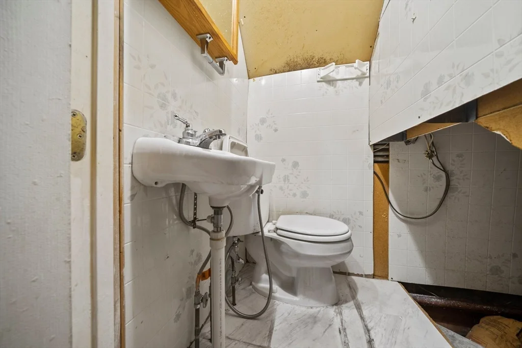 89 Lawn St, Mission Hill