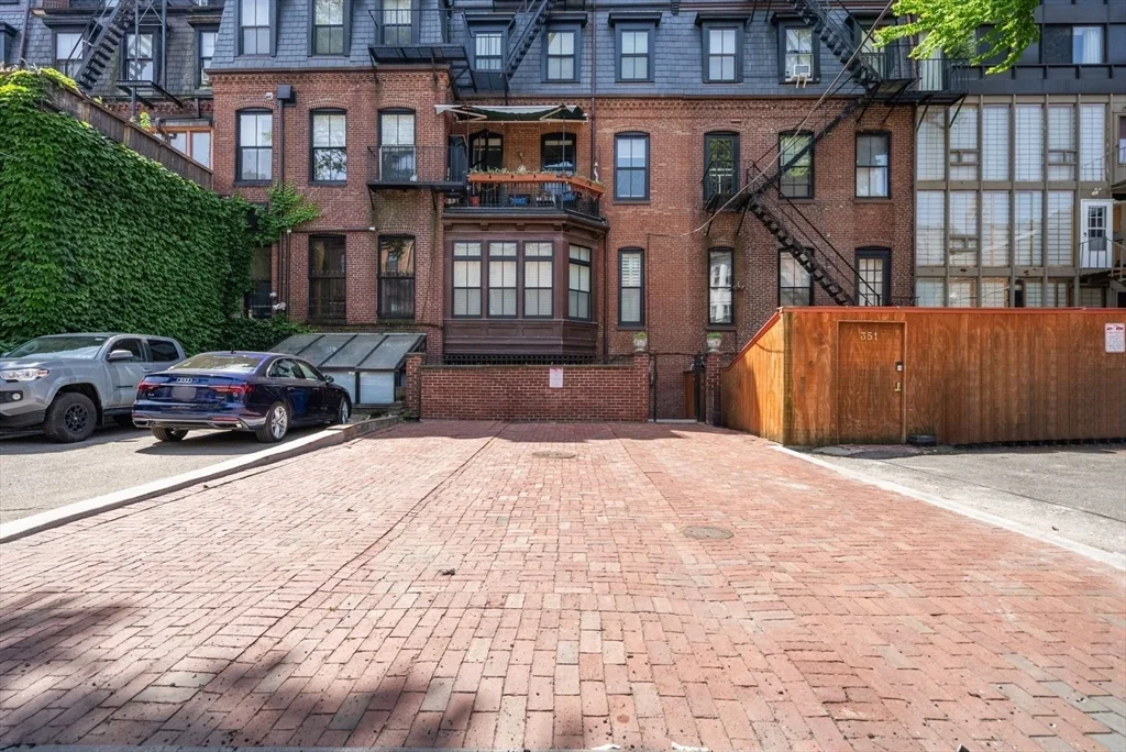 349 Marlborough St, Back Bay