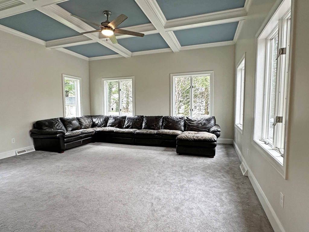 9 Lantern Rd, Belmont