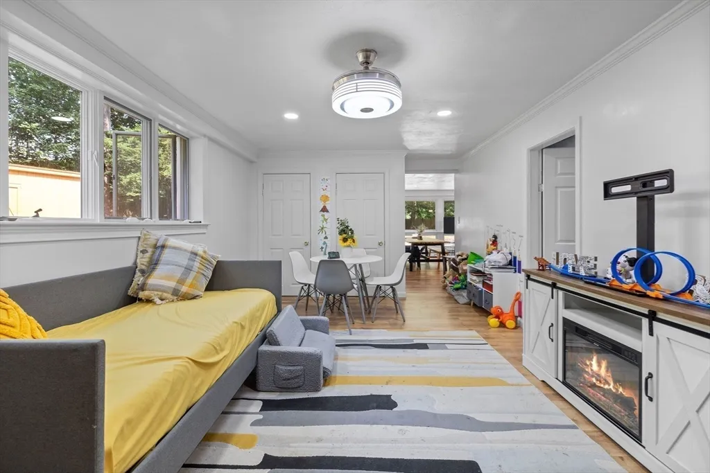 11 Patterson Rd, Lexington