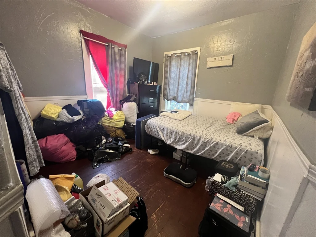 75 Intervale, Brockton