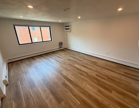 10 Colonial Dr, Andover