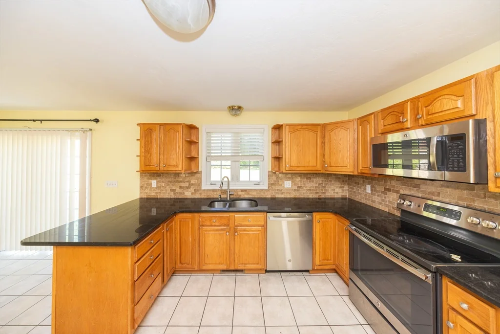 469 Walnut St, Shrewsbury