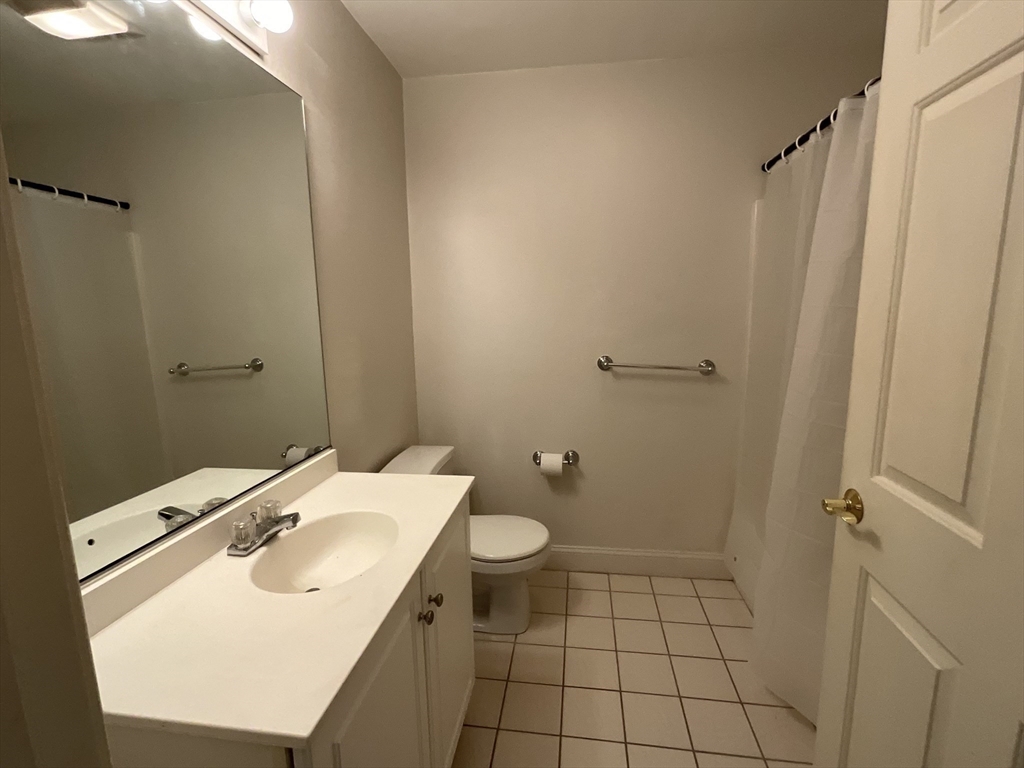 1 Millbrook Ln, Wakefield