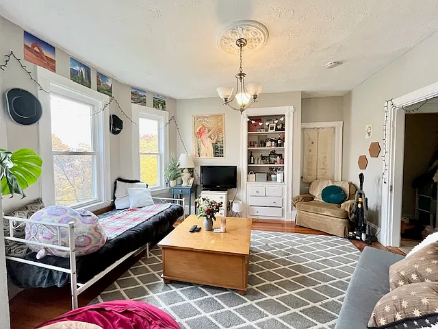 83 Wensley St, Mission Hill