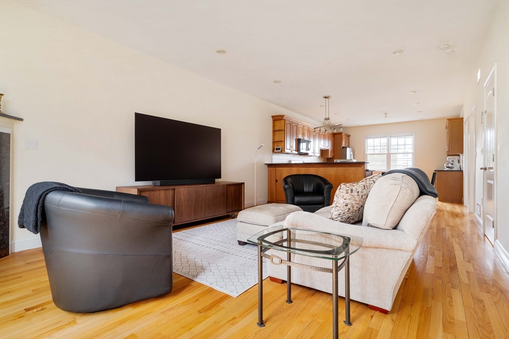 117-1 Florence St, Chestnut Hill