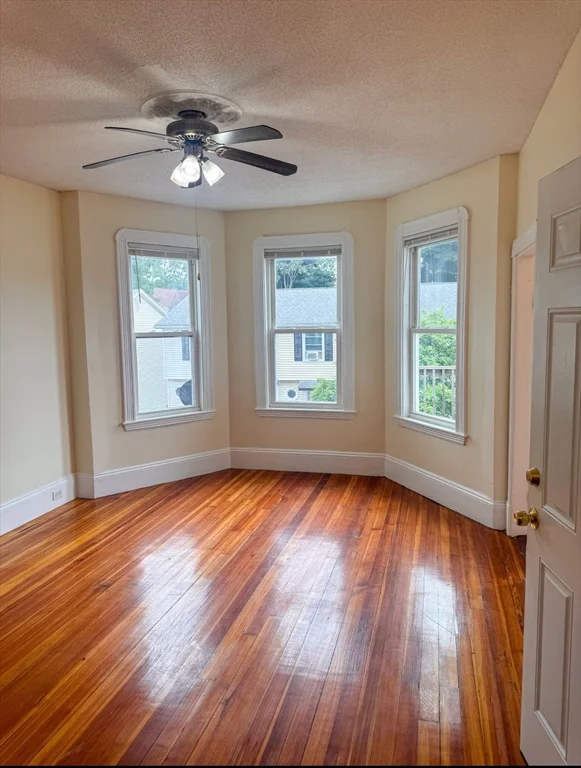 35 Hollander St, Roxbury