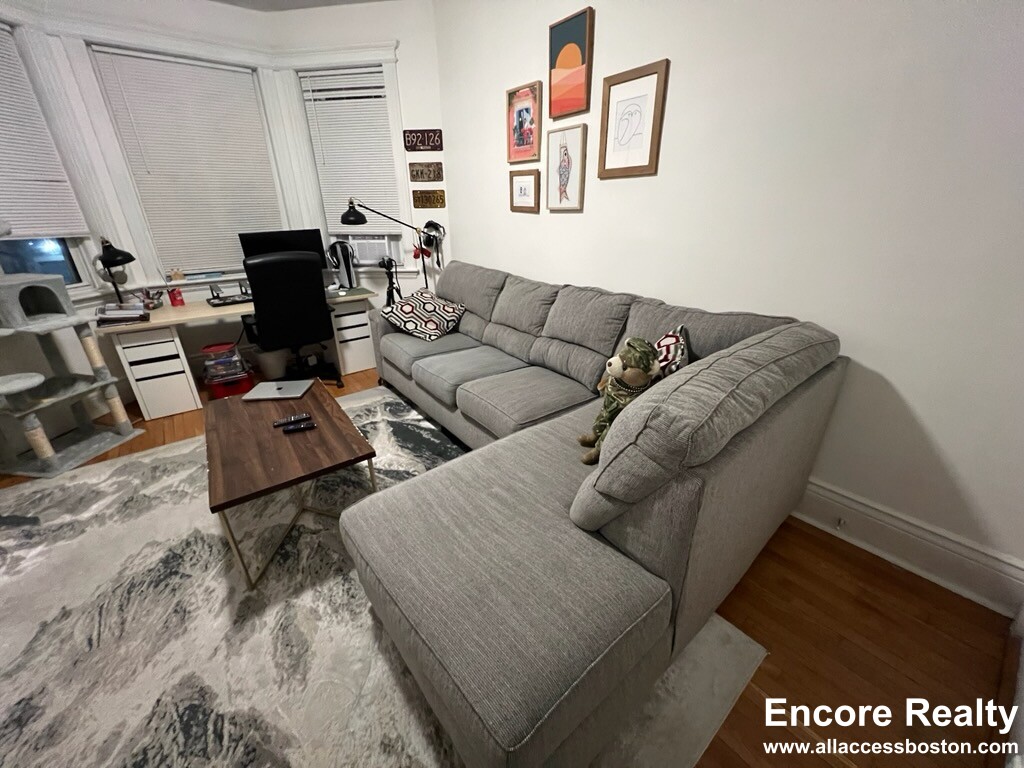 105 Queensberry St, Fenway