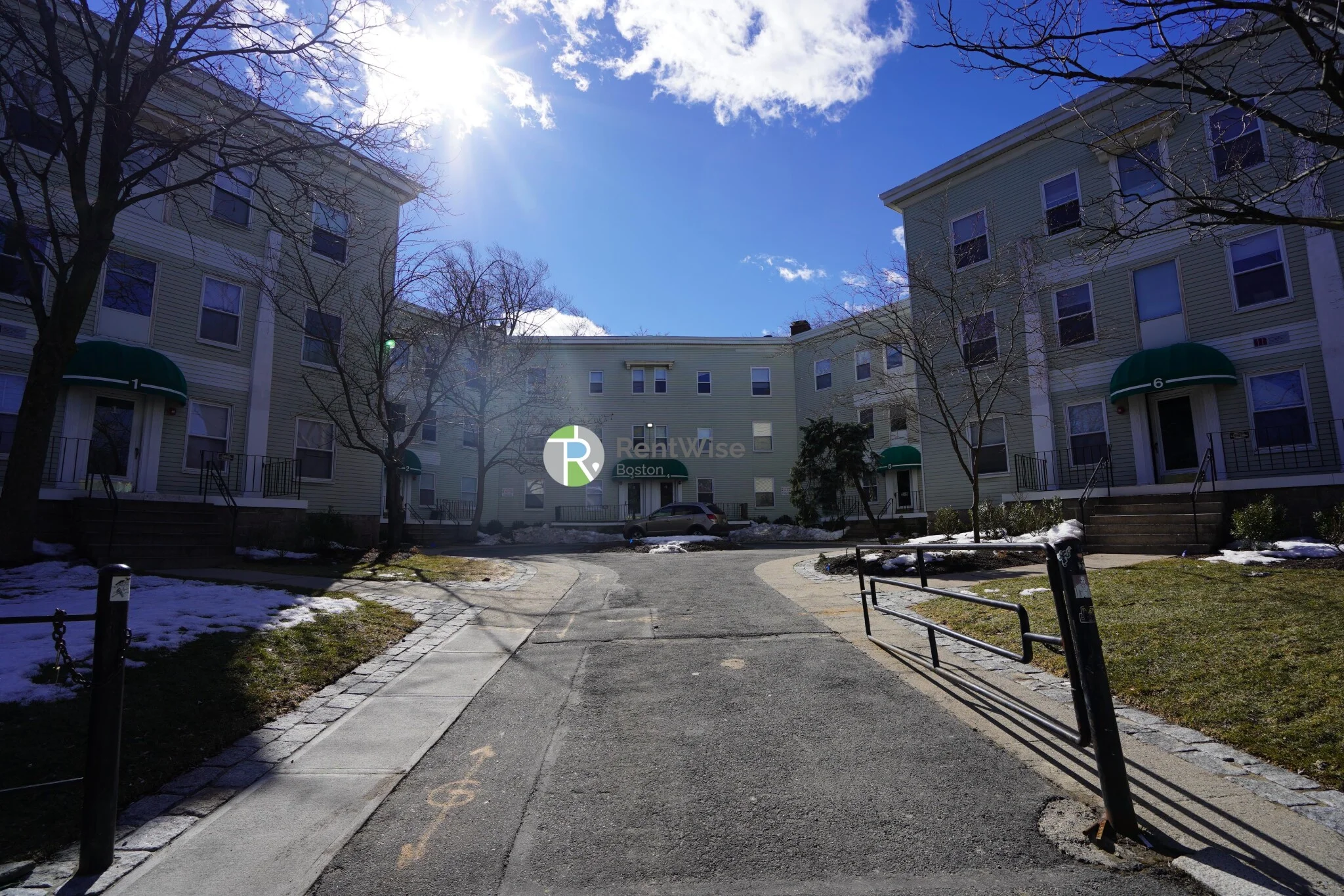 4 Ashford Ct, Allston