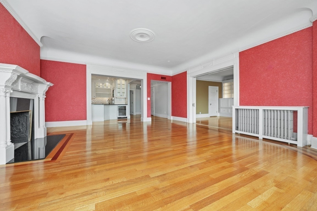 290 Commonwealth Ave, Back Bay