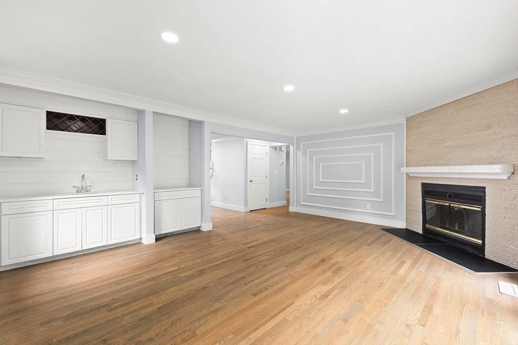 24 Country Club Dr, Plymouth