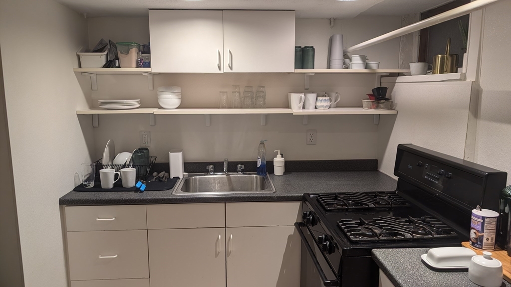 16 Shepard St, Neighborhood Nine