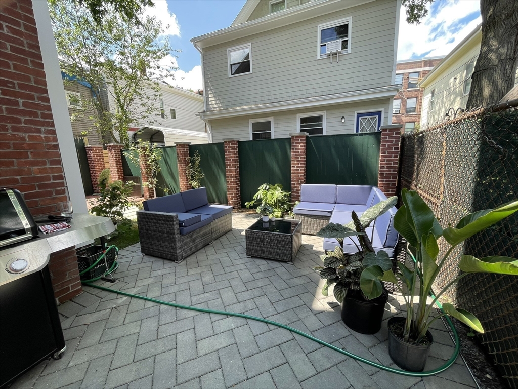 208 Windsor St, The Port