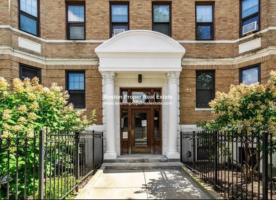 60 Queensberry St, Fenway