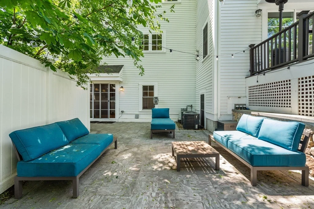 119 Charlesbank Rd, Newton Corner