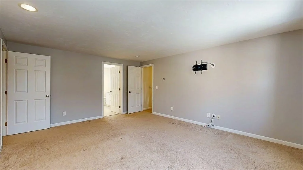 12 Coldbrook Rd, Millbury