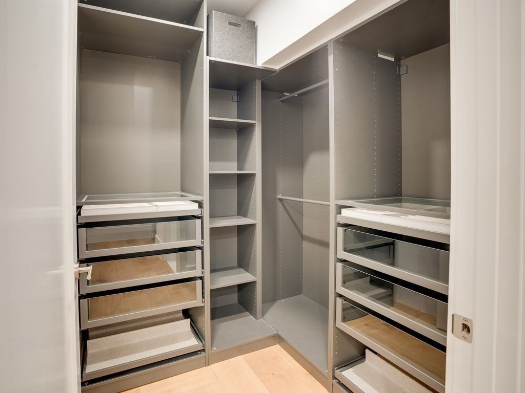 65 E India Row, Waterfront