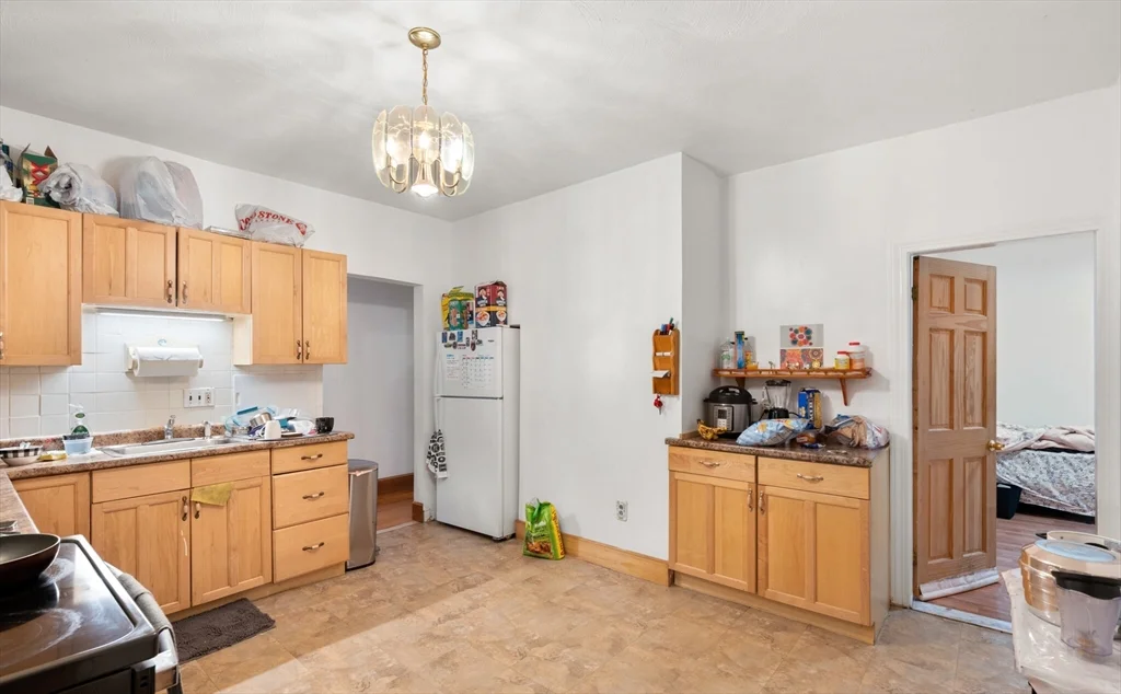 78 Hillside St, Mission Hill