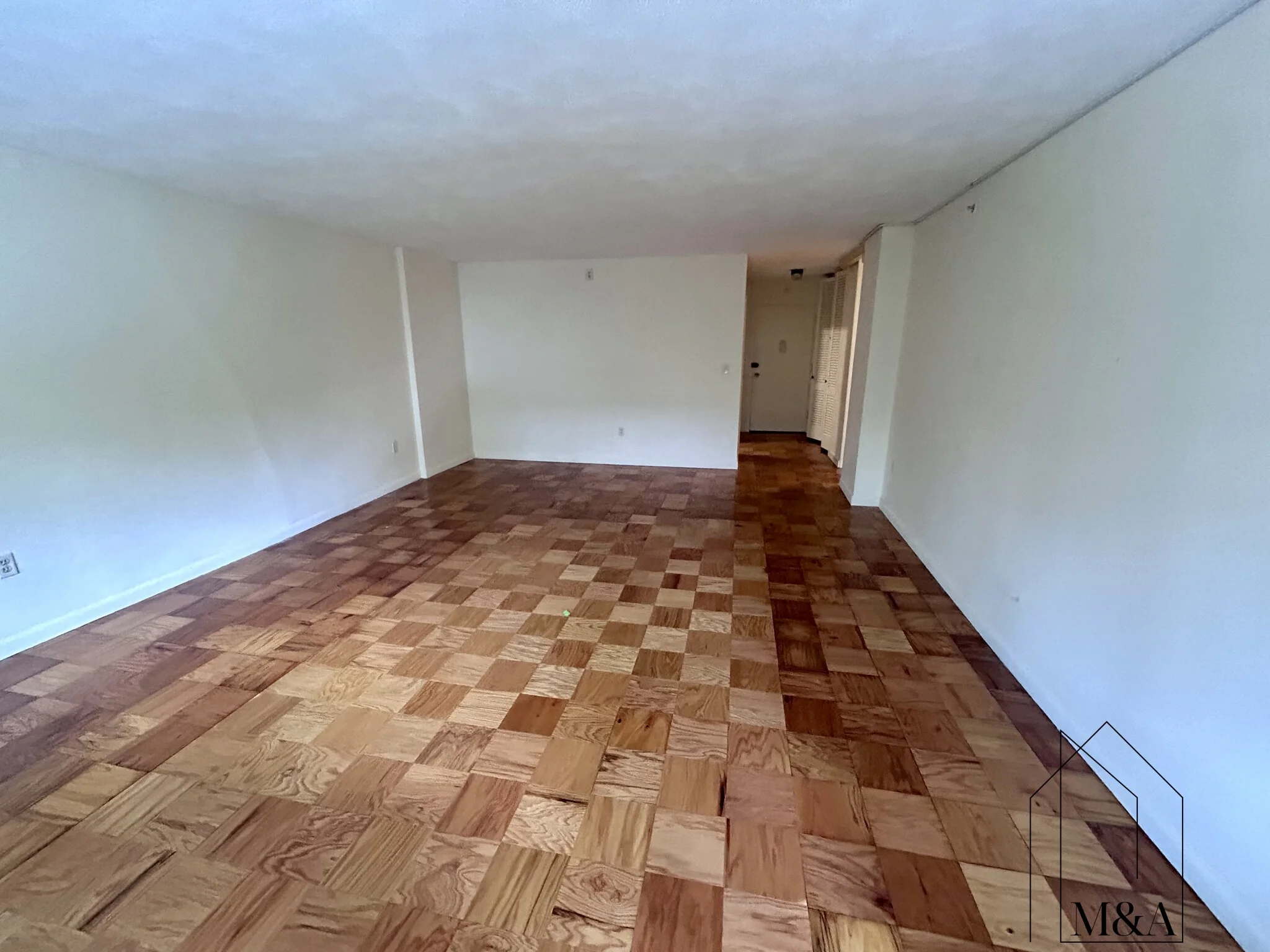 101 Monmouth St, Longwood