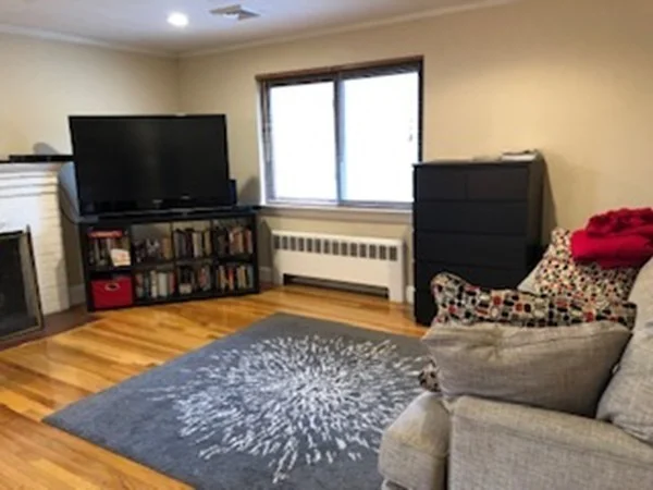 9 Reservoir Rd, Chestnut Hill