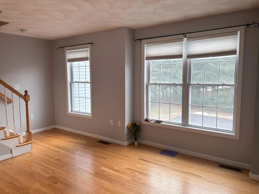 933 Varnum Ave, Lowell