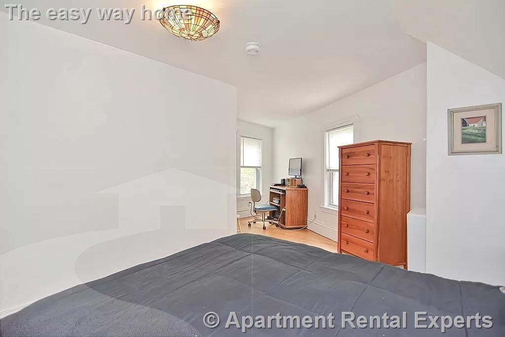 22 Dell St, East Somerville