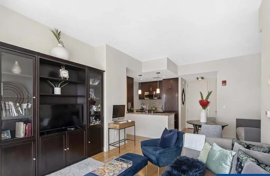 400 Stuart St, Back Bay