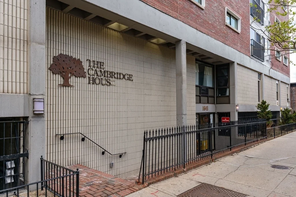 1643 Cambridge St, Harvard Square